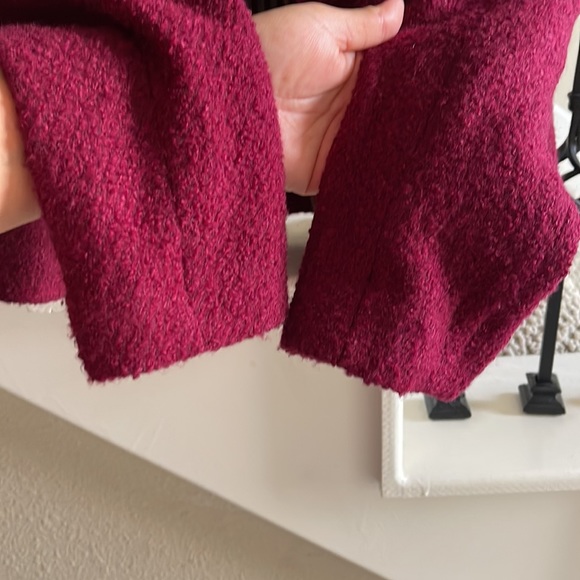 CAbi #530 Blazer Jacket Britt Boucle Merlot Blazer Burgundy Red Wool Blends Sz 6 - Picture 7 of 12